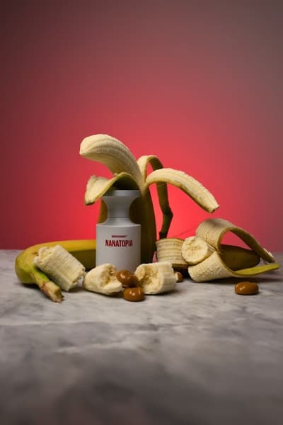 Still life del profumo Nanatopia con banane