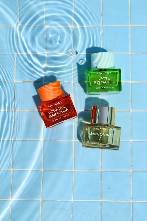 Produzione fotografica di profumi Formentini su superficie d'acqua