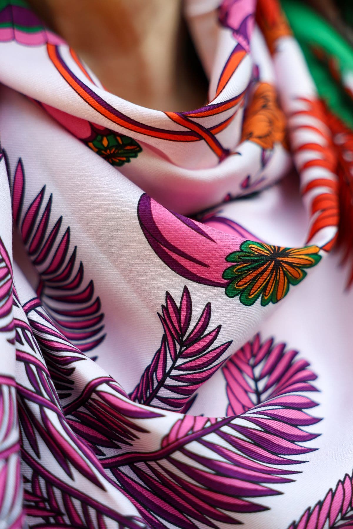 Still life del foulard in seta a fantasia